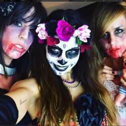 Melissa Jiménez se disfrazo con sus amigas para Halloween 2015