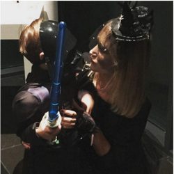 Alba Carrillo y su hijo pequeño disfrazados para Halloween 2015