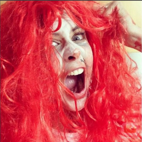 Elisabeth Reyes y su super peluca de Halloween 2015
