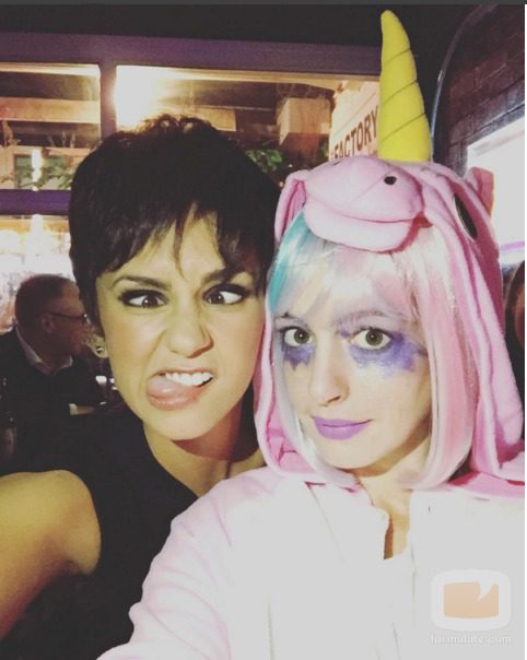 Anne Hathaway de unicornio rosa en Halloween 2015