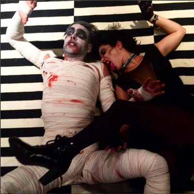 Jon Kortajenera de momia por un día en Halloween 2015
