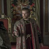 Carlos de Austria muy serio en 'Carlos, Rey Emperador'