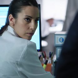 La técnica de laboratorios, Bárbara sigue investigando en 'Rabia'