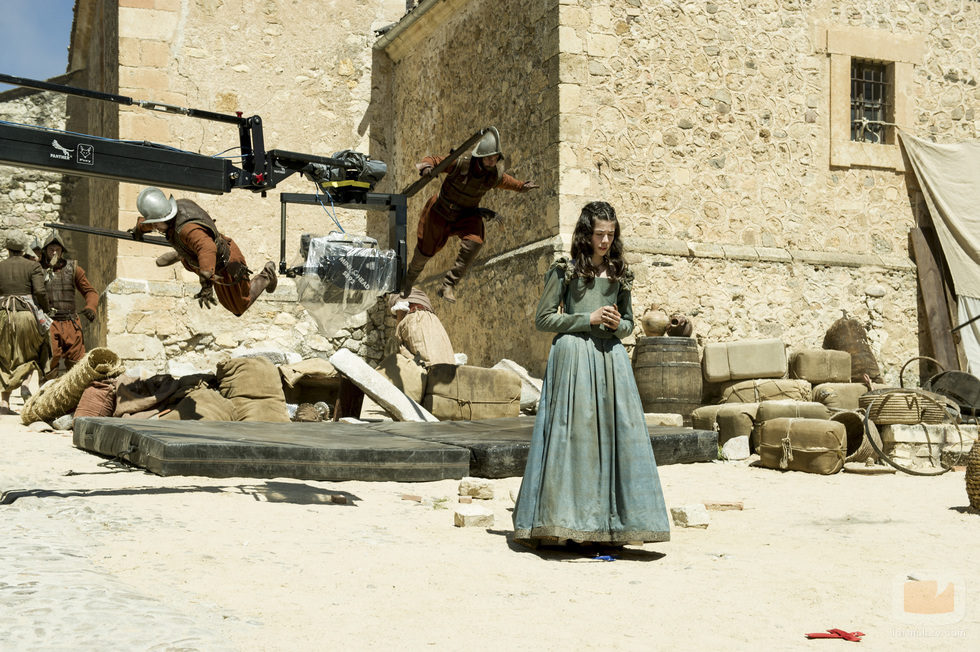 El elenco de soldados de 'La española inglesa' ruedan una escena de pelea