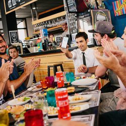 Antonio Díaz junto a los compañeros de Ricky Rubio en 'El Mago Pop: 48 horas con Ricky Rubio'