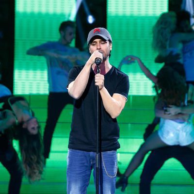 Adrián Rodríguez es Enrique Iglesias en 'Tu cara me suena'