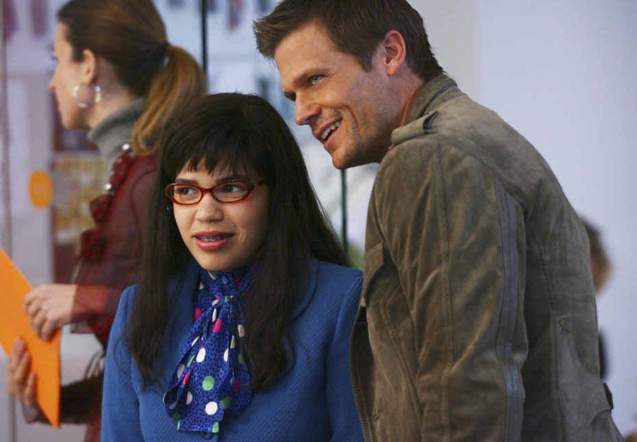 Bailey Chase y America Ferrera en "Voy a contarlo", capítulo de 'Ugly Betty'