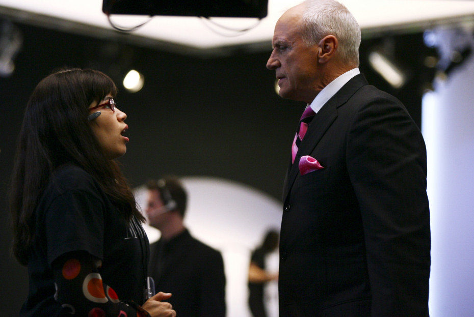 Betty habla con Bradford Meade en el capítulo "Voy a contarlo" de la serie 'Ugly Betty'