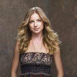 Emily VanCamp posa como Rebecca Harper en 'Cinco hermanos' de la cadena ABC