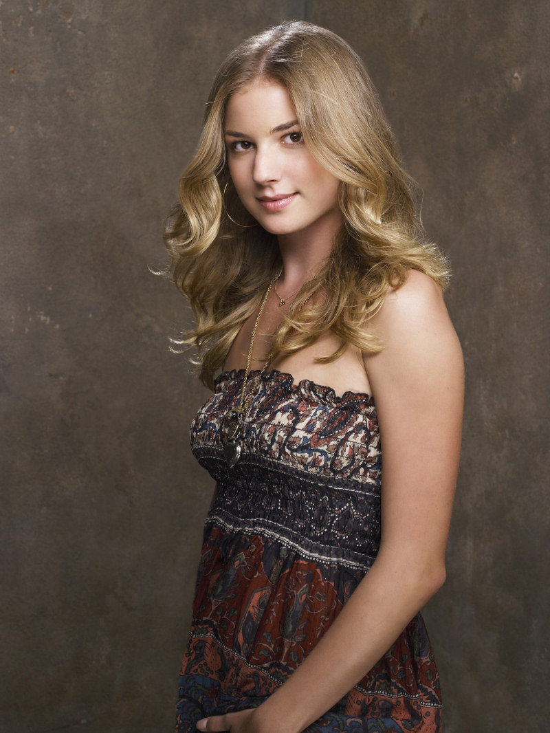 Emily VanCamp interpretará a la dulce Rebecca Harper en 'Cinco hermanos'