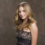 Emily VanCamp interpretará a la dulce Rebecca Harper en 'Cinco hermanos'