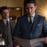 Alberto está enfurecido al leer las últimas noticias en 'Velvet'