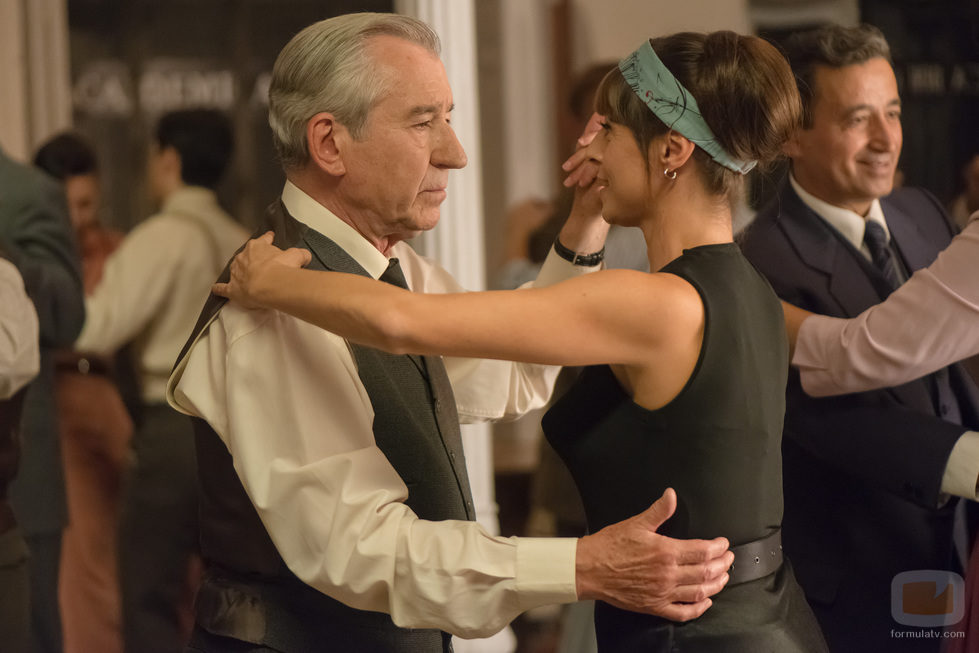 Emilio baila en la fiesta de las galerías 'Velvet'