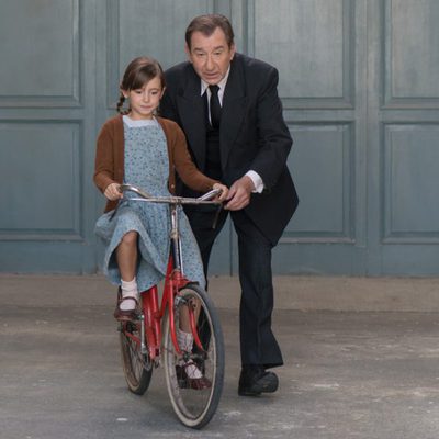 Emilio disfruta con la pequeña de 'Velvet'