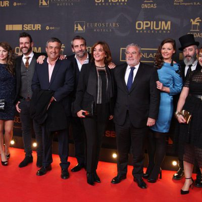 Toñi Moreno y el equipo de 'Los descendientes' en el photocall de los Premios Ondas 2015