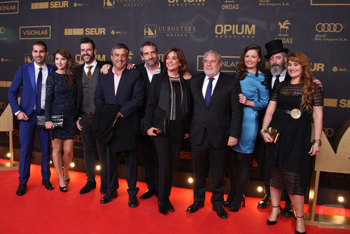Toñi Moreno y el equipo de 'Los descendientes' en el photocall de los Premios Ondas 2015