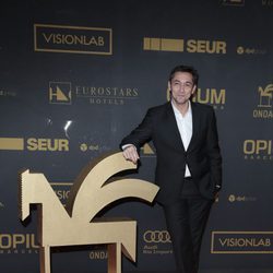 Javier Ruiz muy sonriente en el photocall de los Premios Ondas 2015