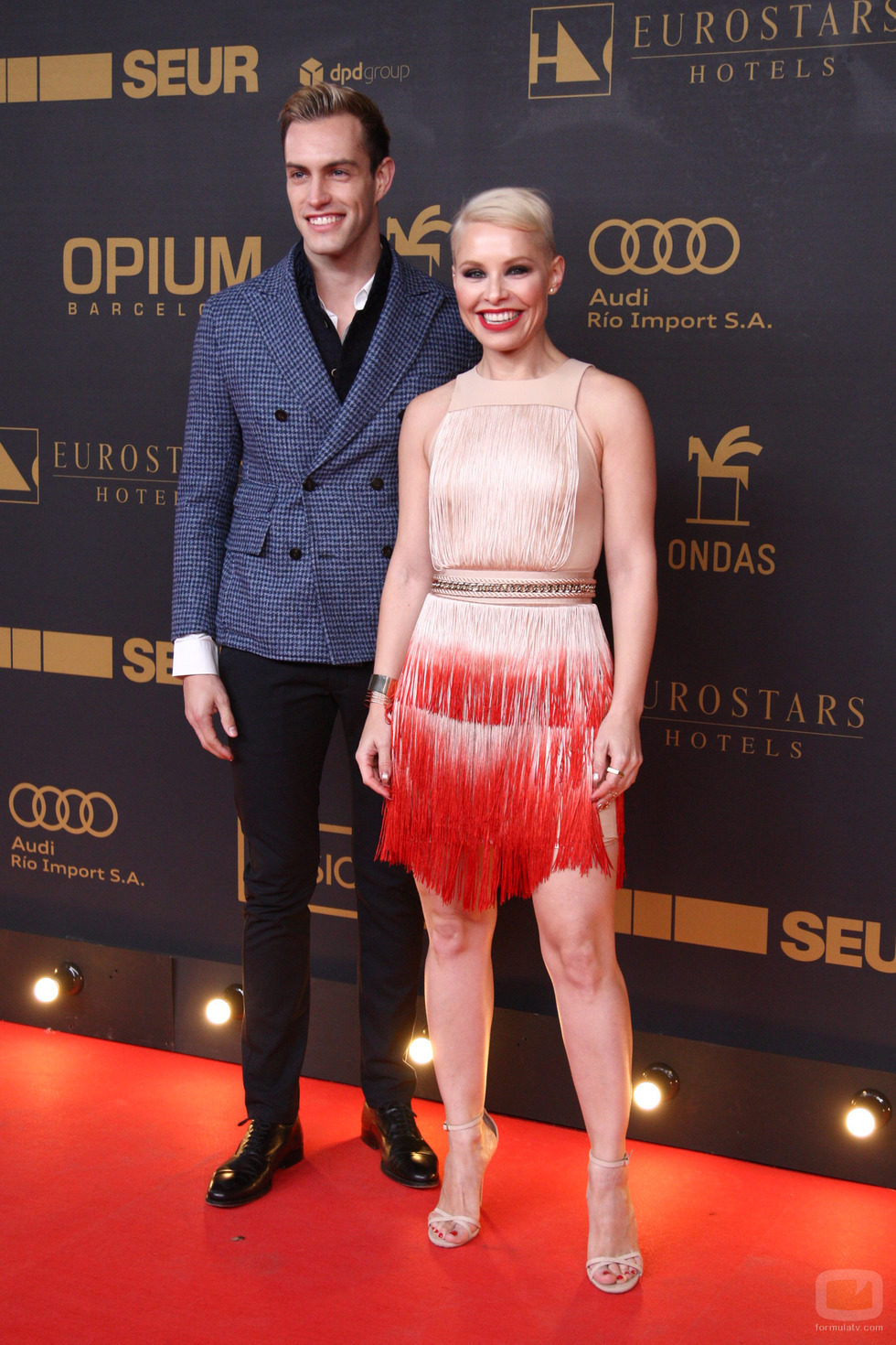 Soraya Arnelas junto a su pareja en la alfombra roja de los Premios Ondas 2015