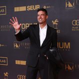 Javier Estrada saluda en la alfombra roja de los Premios Onda 2015