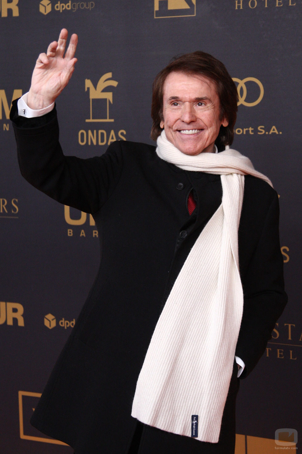 Raphael, todo simpatía, en el photocall de los Premios Ondas 2015