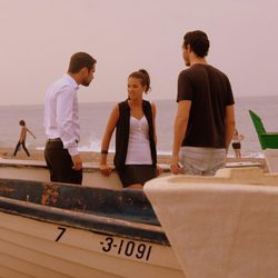 Pilar está en la playa con Lucas en 'Mar de plástico'