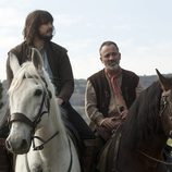Gonzalo y Satur pasean en un caballo en 'Aguila Roja'