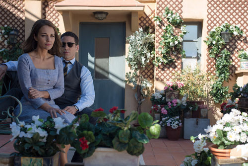 Ana y Alberto disfrutan en una terraza llena de flores en 'Velvet'