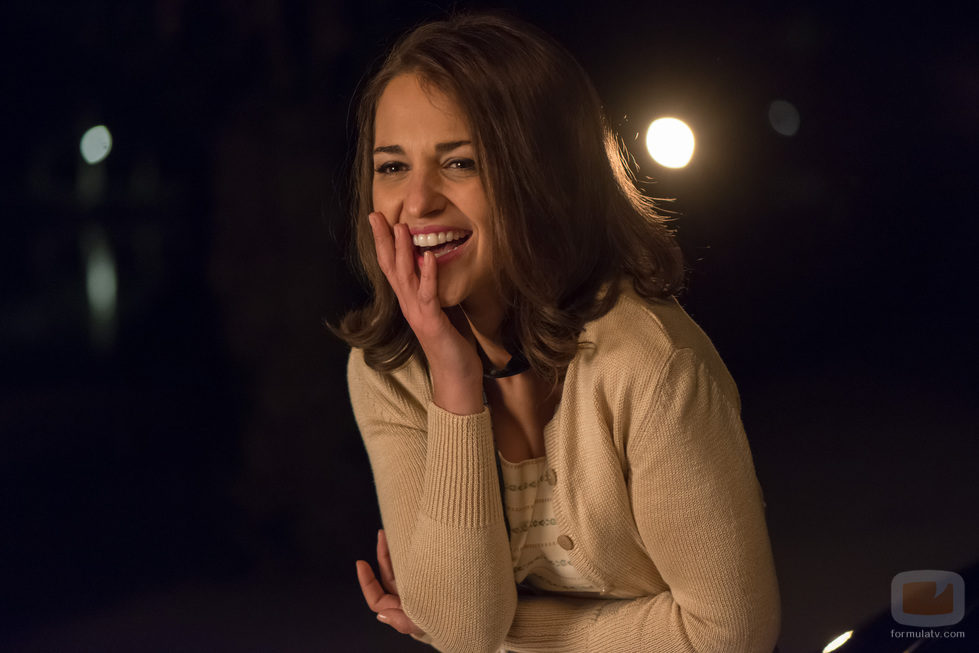 Ana rie sin parar en 'Velvet'
