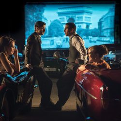Mateo, Alberto, Ana y Clara en unos cines de verano en 'Velvet'