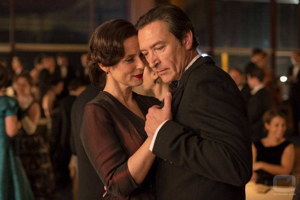 Doña Blanca baila con Esteban en 'Velvet'