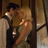 Enrique intenta besar a Patricia en 'Velvet'