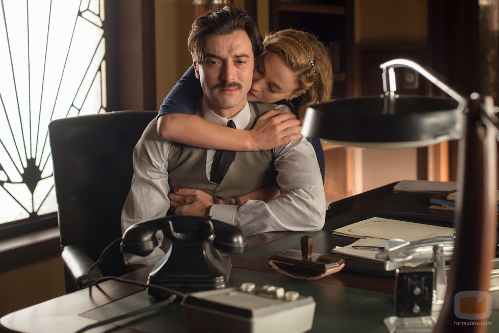 Clara anima a su novio, Mateo en 'Velvet'