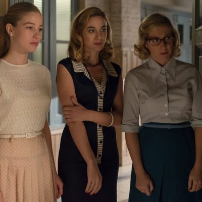 Rita, Clara y Lucía se esconden en 'Velvet'
