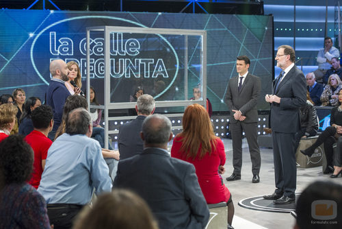 Mariano Rajoy en el centro del plató de 'LaSexta Noche'