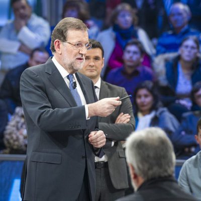 Mariano Rajoy apunta con el dedo a uno de los ciudadanos en 'laSexta Noche'