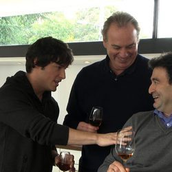 Pepe Rodríguez, Jordi Cruz y Bertín Osborne en la cocina de 'En la tuya o en la mía'