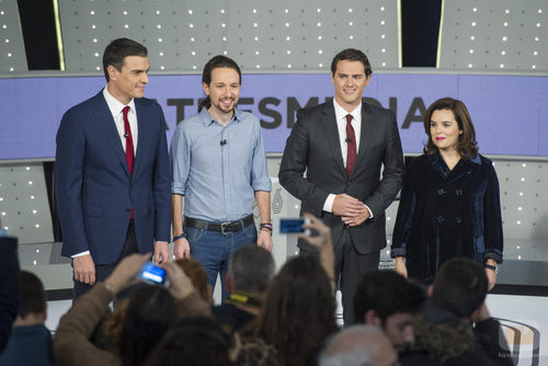 Los representantes políticos posan para los medios en '7d: el debate decisivo'