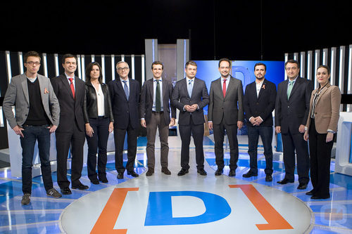 Julio Somoano y los nueve debatientes