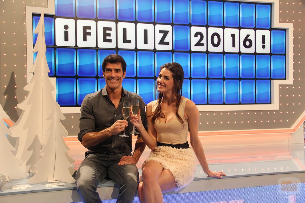 Jorge Fernández y su fiel acompañante en un programa especial de 'La ruleta de la suerte'