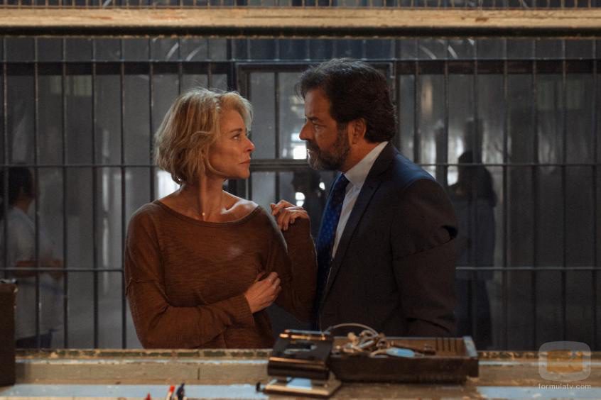 Belén Rueda y Abel Folk protagonizan la primera imagen de 'La embajada'