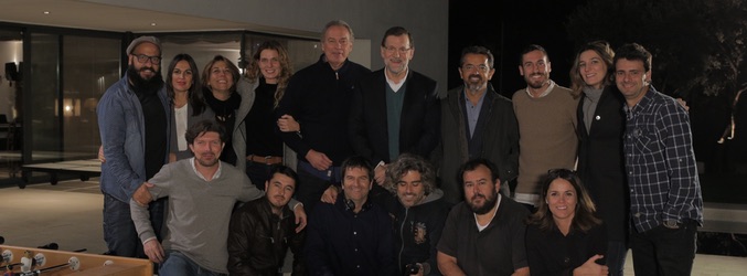 Mariano Rajoy con el equipo de 'En la tuya o en la mía'