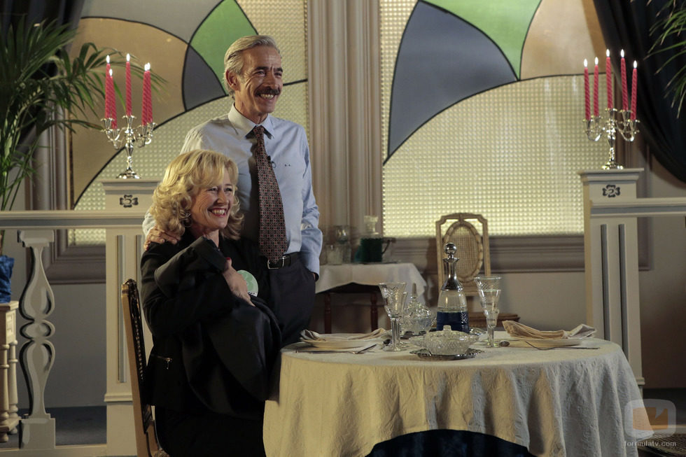 Imanol Arias y Ana Duato en una cena romántica en 'Cuéntame cómo pasó'