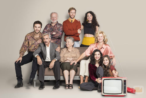 La familia posa al completo en la 17ª temporada de 'Cuéntame cómo pasó'