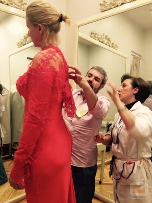 Anne Igartiburu con el diseñador Lorenzo Caprile