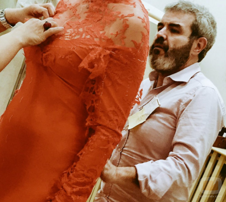 Escote del vestido de Anne Igariburu