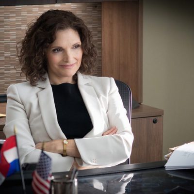 Mary Elizabeth Mastrantonio interpreta a Nasreen Pouran en 'Sin límites'