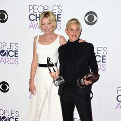 Ellen Degeneres y Portia de Rossi en los People Choice Awards 2016