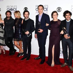 El elenco de 'The Big Bang Theory' posa en los People Choice Awards 2016