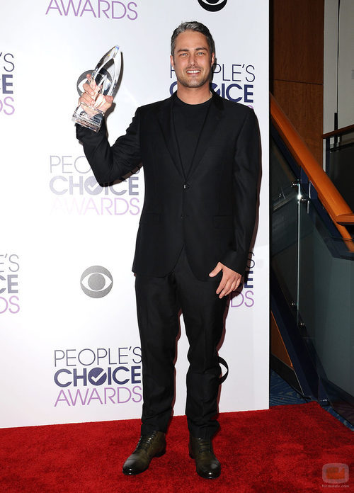 Taylor Kinney, premiado en los People Choice Awards 2016