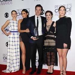 Los actores de 'Pretty Little Liars' recogen su People Choice Awards 2016